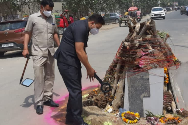 noida police are searching a bom in holi ka dahan