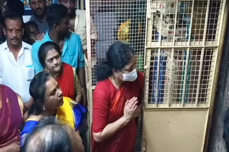 ஆதி ஜெகநாத பெருமாள் கோயிலில் சசிகலா சாமி தரிசனம்