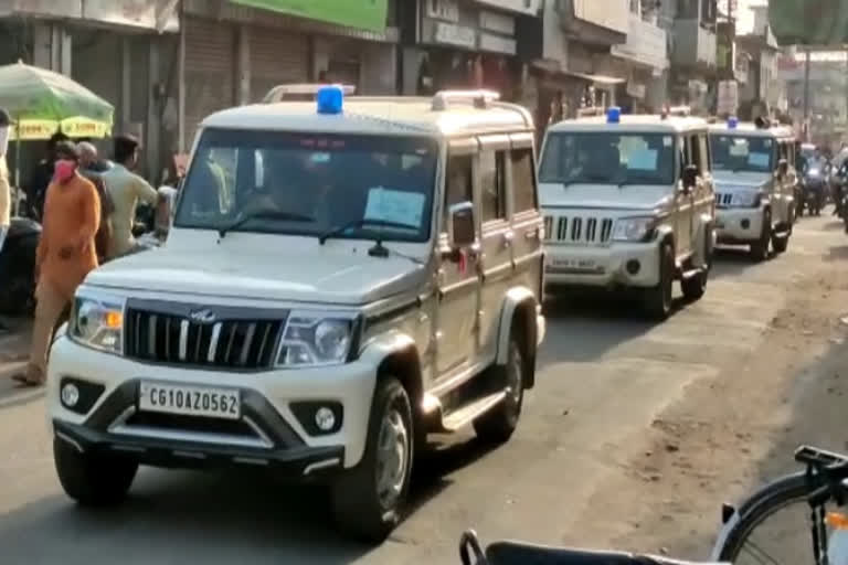 Police takes out flag march