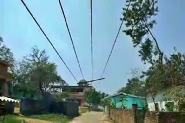 girl scorched due to falling of electric wire