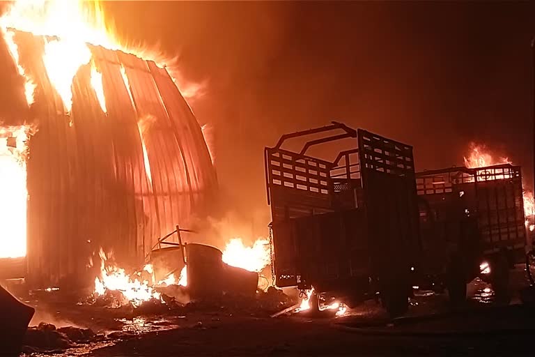 Khandwa of oil mill caught fire