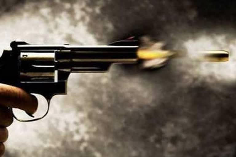 miscreant-shot-near-ghola-police-station-businessman