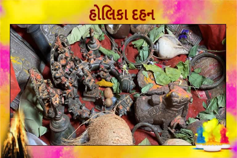 ડાંગના લિંગા સ્ટેટ રાજાનું પંચધાતુનું કડું મળી જતાં હોળીની ઉજવણી કરાઈ