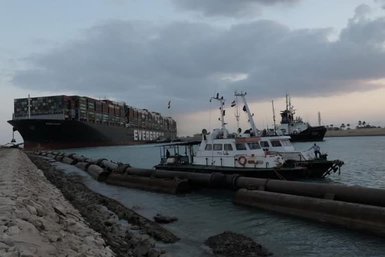 Suez Canal Stranded container ship  കണ്ടെയ്‌നര്‍ കപ്പൽ ചലിച്ചു തുടങ്ങി  സൂയസ് കനാലിൽ കുടുങ്ങിയ കണ്ടെയ്‌നര്‍ കപ്പൽ  സൂയസ് കനാൽ  Suez Canal  Suez Canal, ship began to move