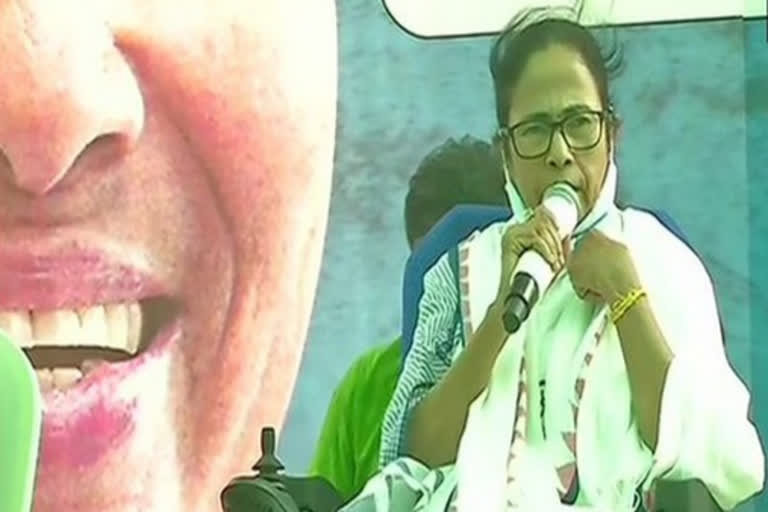 Mamata alleges Bengalis will be driven out of state if BJP wins