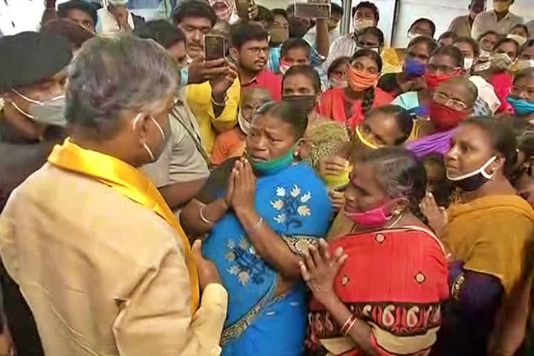 Atmakur victims meet Chandrababu