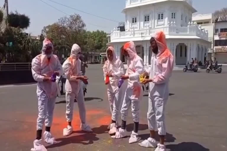 Five medical students in Ujjain played Holi in PPE kit