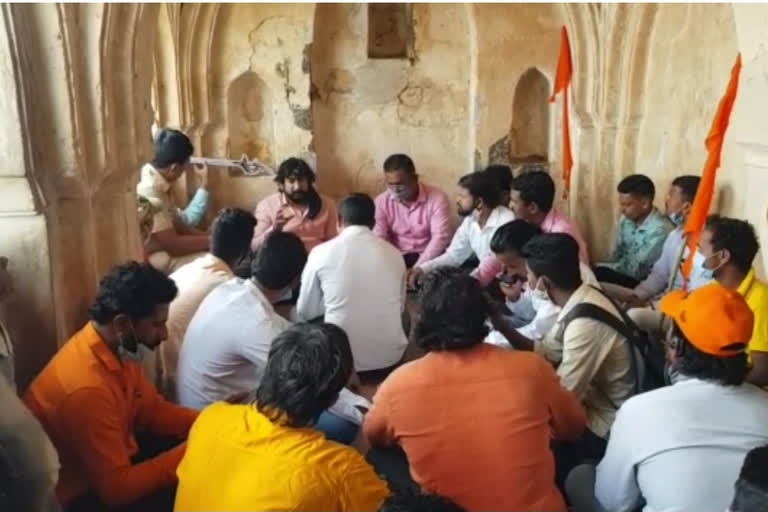 Shiva devotees agitate in Sajjakoti on Panhalgad to bring Jagdamba sword back to India