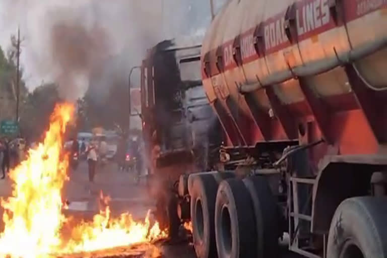 a-tanker-filled-with-acid-in-khargone-caught-fire