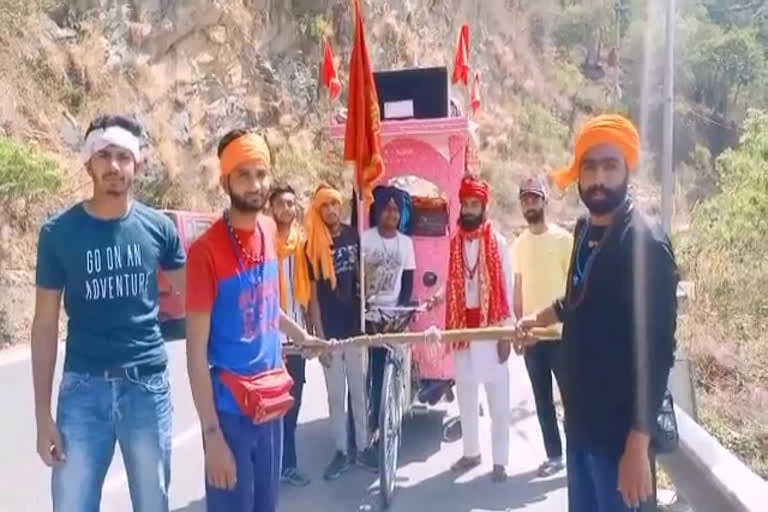 ਪਟਿਆਲਾ ਤੋਂ ਪੈਦਲ ਚਲ ਕੇ ਮਾਂ ਦੇ ਦਰਬਾਰ ਪੁੱਜੇ ਸ਼ਰਧਾਲੂ