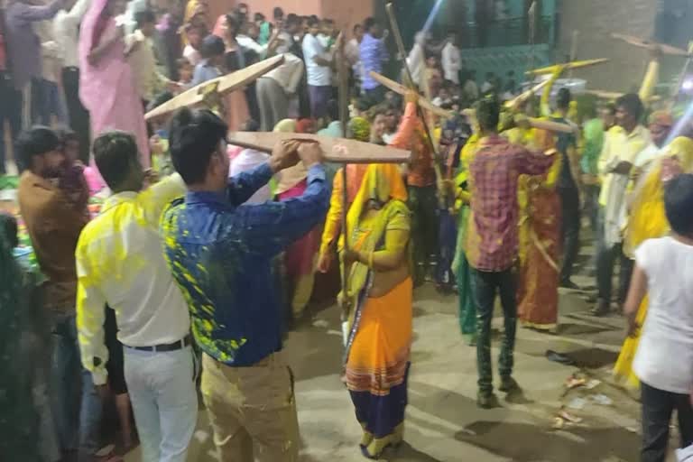 Holi celebrations in Bharatpur, Lattmar Holi at Gopinath Temple