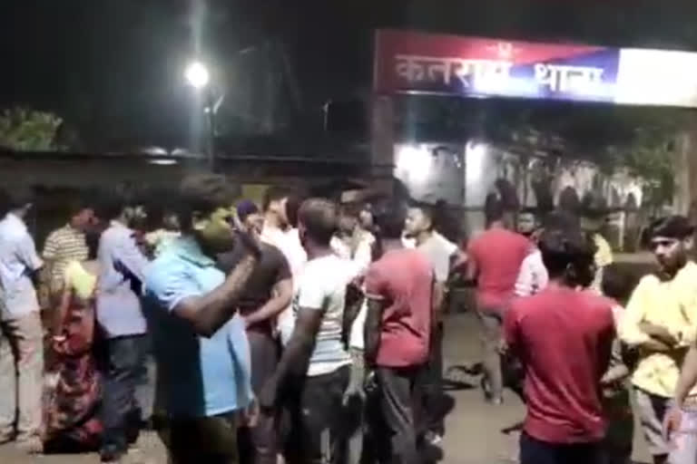 Congress and BJP supporters clash in Dhanbad