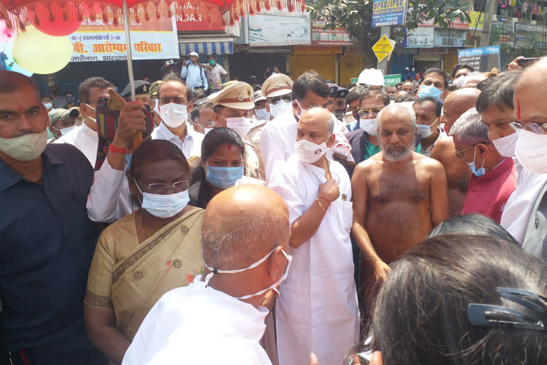 governor draupadi murmu unveils kirti pillar in hazaribag