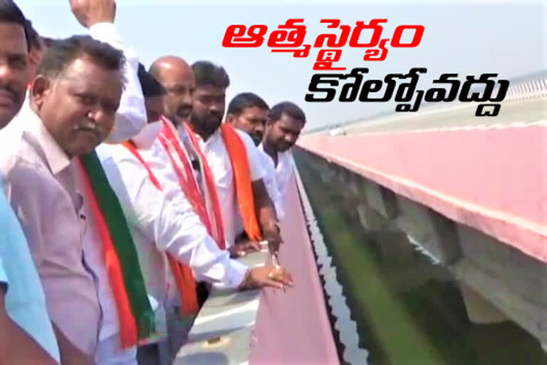 bjp leader bandi sanjay visited kodurupaka bridge