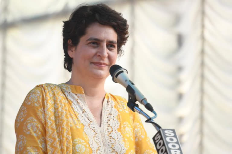 Priyanka Gandhi Vadra takes out Roadshow in Kerala