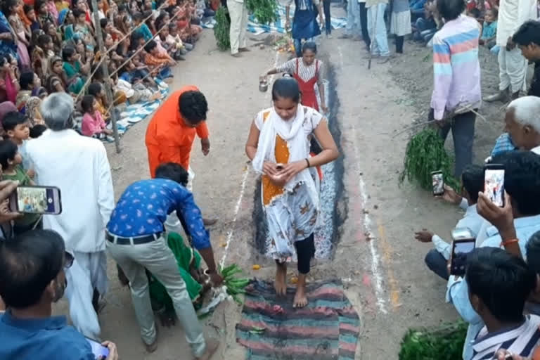 Tradition in Jhalawar's step,  Superstition in Jhalawar,  Jhalawar Dag barefoot on coals