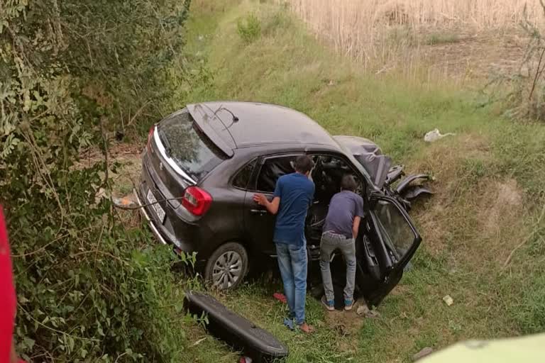 car overturned in dholpur, death in road accident in dholpur