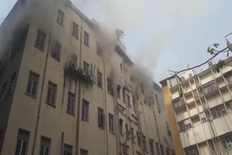 terrible-fire-on-multi-storied-building-in-strand-road