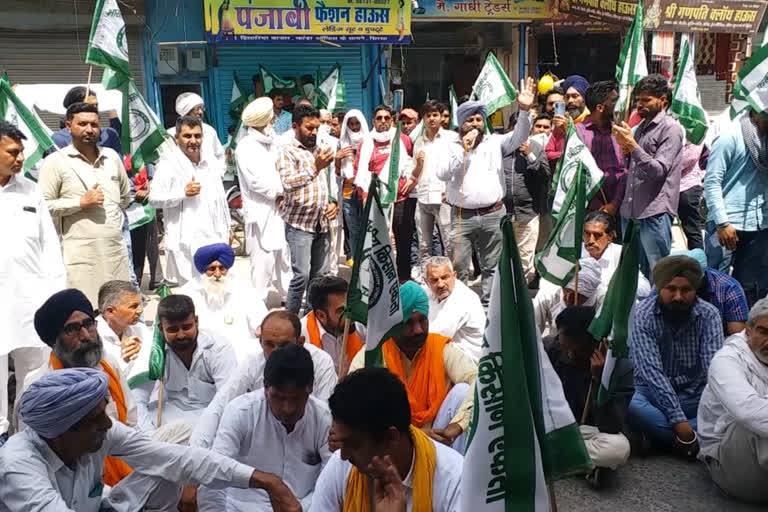 farmers protest against Gopal Kanda in Sirsa