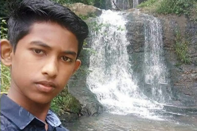 Student drowns in Erattupetta  ഈരാറ്റുപേട്ടയിൽ വിദ്യാർഥി ആറ്റിൽ മുങ്ങിമരിച്ചു  വിദ്യാർഥി ആറ്റിൽ മുങ്ങിമരിച്ചു