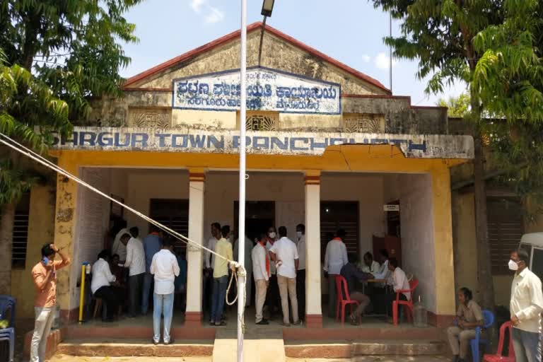 Saraguru pattana panchayat election result came out