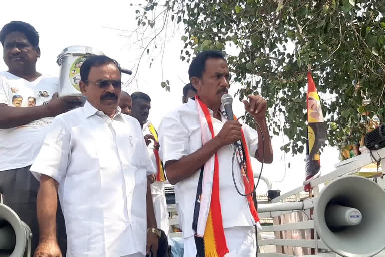 ’’மீண்டும் வாய்ப்பு கொடுங்கள்’’  என வாக்கு  சேகரித்த் அரூர் அமமுக வேட்பாளர் முருகன்