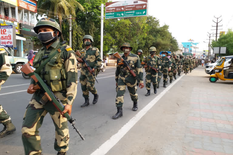 துணை ராணுவத்தினர் கொடி அணிவகுப்பு