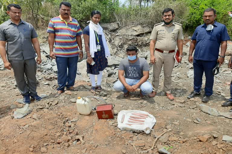 santebennuru-police-seized-illegal-explosives