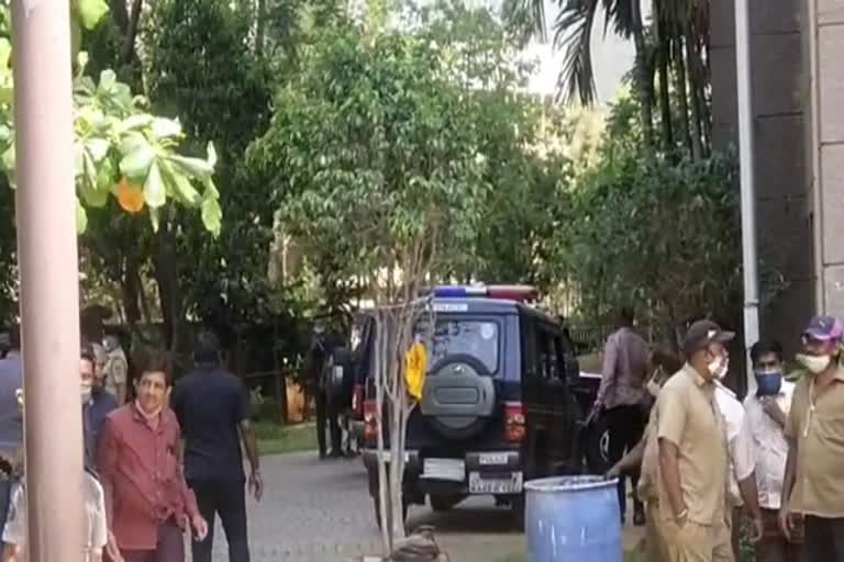 sit-taks-out-spot-investigation-in-malleshwara-apartment