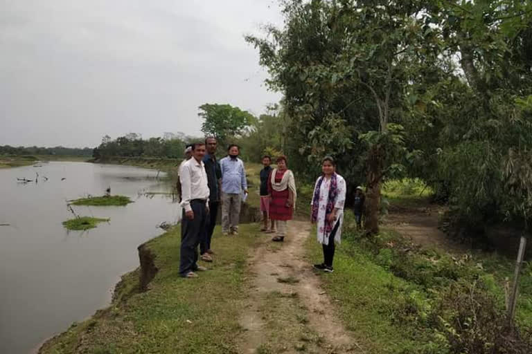 খোৱাঙৰ বানাক্ৰান্ত গাঁও পৰিদৰ্শন ডিব্ৰুগড় জিলা প্ৰশাসনৰ