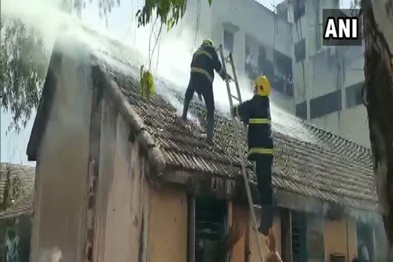 Fire breaks out  district court Nashik fire  distict court record room fire  nashik court fire news  ജില്ല കോടതിയിൽ തീപിടിത്തം  നാസിക്ക് ജില്ല കോടതി തീപിടിത്തം  കോടതി തീപിടിത്തം വാർത്ത