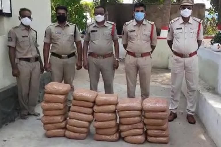 five people arrested in illegal ganja moving in payakaraopeta vizag district