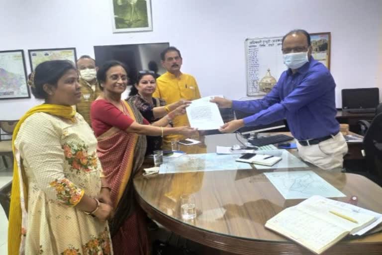 mp rita bahuguna joshi meets drm sanjay tripathi