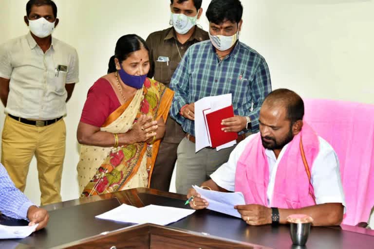 Held Praja Vedika at MLA Camp Office in Mahabubnagar Town.