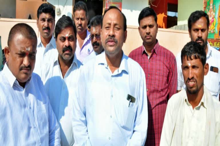 trs leaders on gndra venkat reddy