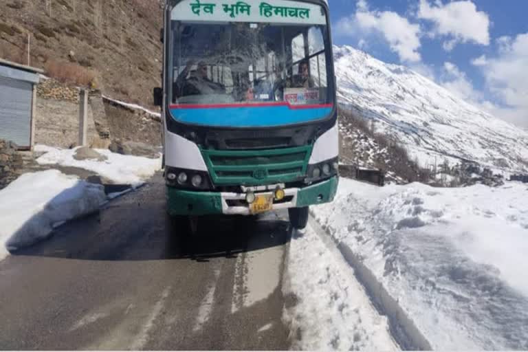 hrtc bus run on manali to delhi