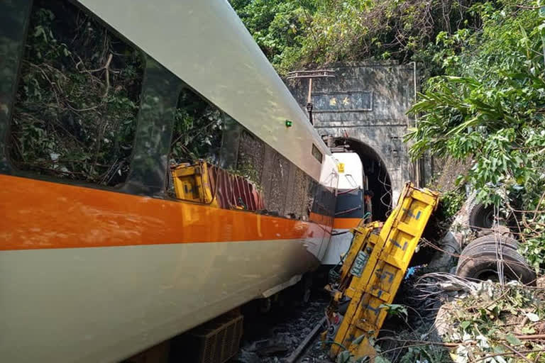 Train crashes in eastern Taiwan, killing 34, injuring dozens