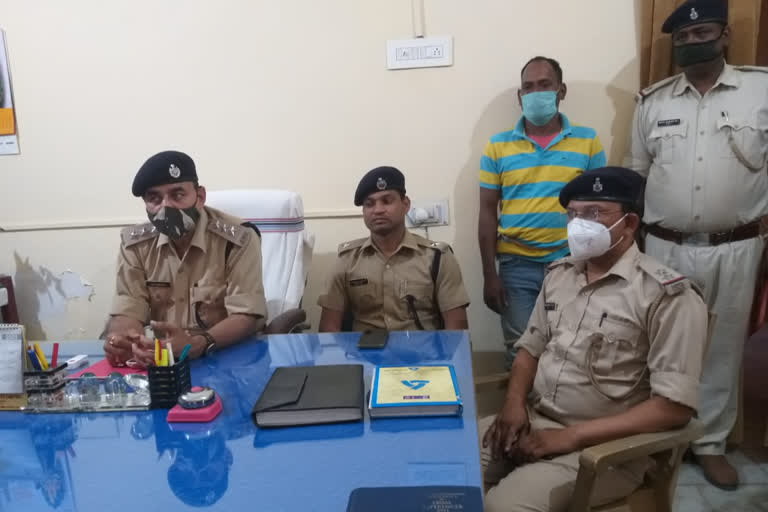 Sahibganj police arrested infamous gold thief