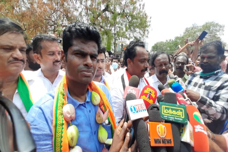 பாஜக வேட்பாளர் அண்ணாமலை மீது மூன்று பிரிவுகளில் வழக்கு பதிவு