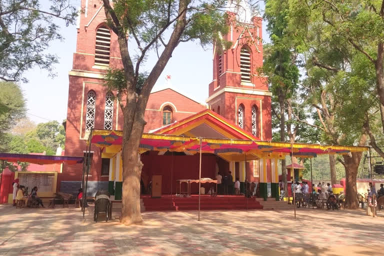 less crowd at church on the occasion of good friday due to corona in simdega