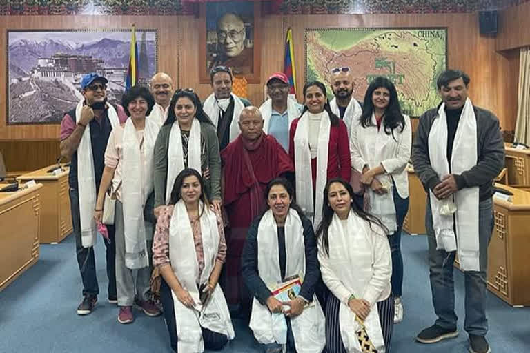 former Cricketer murli kartik Visited House of Tibetan government in exile