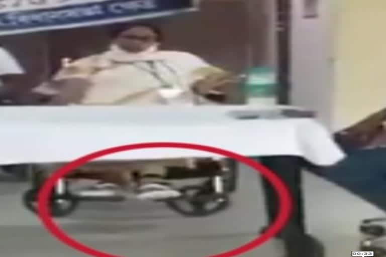 Mamata's leg shaking video  mamata leg shaking viral video  mamata banerjee faking her injury  mamata banerjee leg injury  west Bengal elections  mamata vs Modi  മമത ബാനർജിയുടെ പരിക്ക്  പശ്ചിമ ബംഗാൾ തെരഞ്ഞെടുപ്പ്  ബിജെപി  തൃണമൂൽ കോൺഗ്രസും