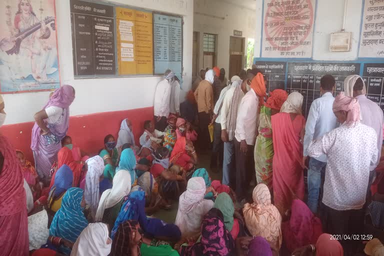 Crowds gathered to get vaccinated