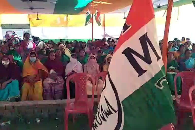 ICDS workers at TMC meeting wearing government uniforms