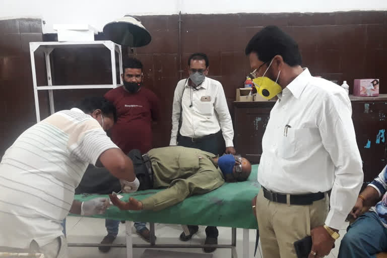 tehsildar helps injured