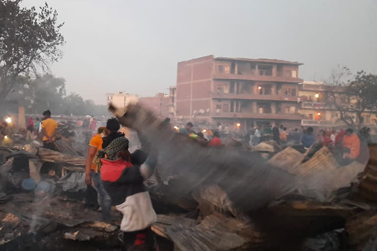 gurugram slums fire broke, गुरुग्राम झोपड़ी आग लगी