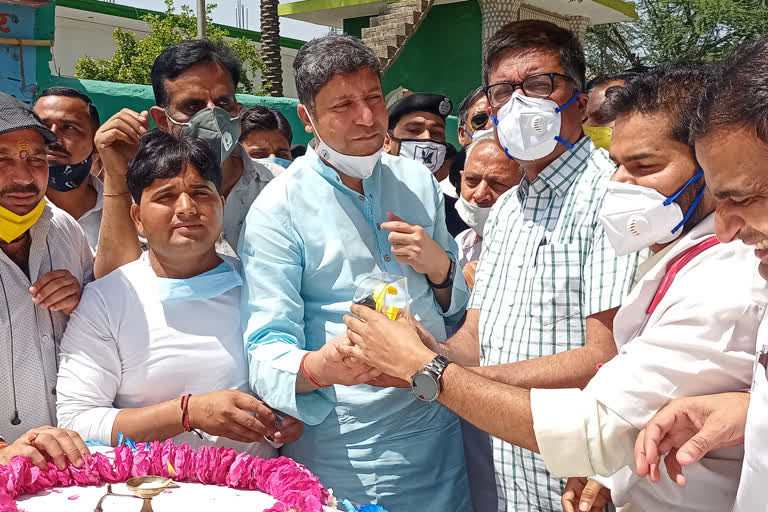 Dholpur Collector Rakesh Kumar Jaiswal,  Rajkheda MLA Rohit Bohra