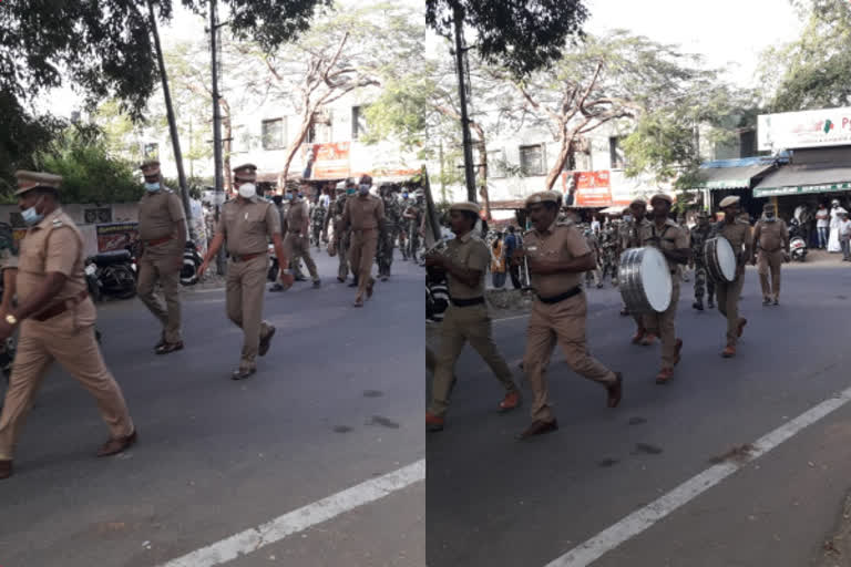 பொள்ளாச்சியில் துணை கண்காணிப்பாளர் தலைமையில் காவலர்கள் கொடி அணிவகுப்பு