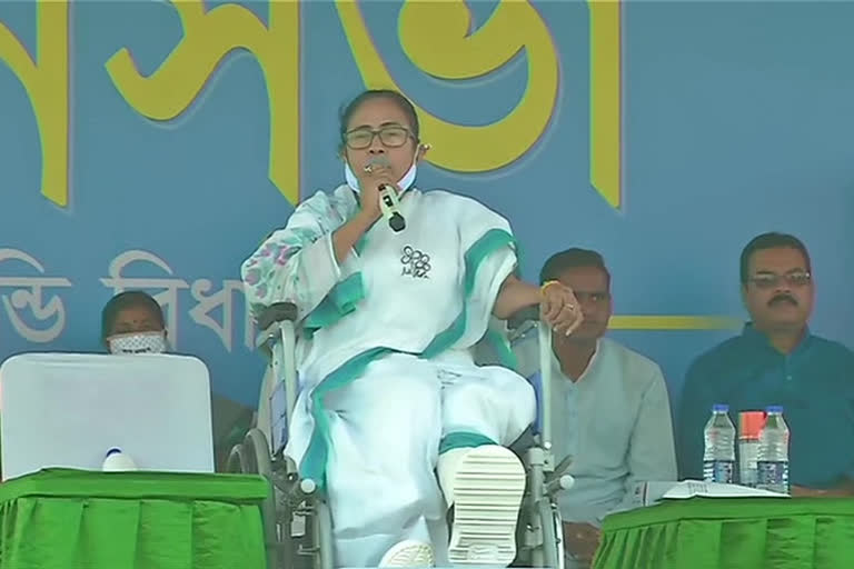 Mamata's leg shaking video questions on her injury