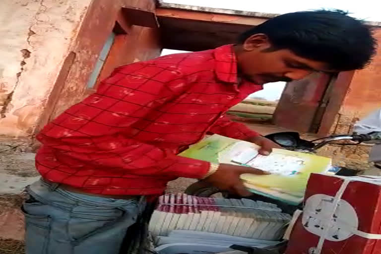 video-of-teacher-sold-children-books-goes-viral